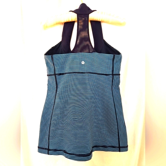 ( lululemon ) Athletic Scoop Neck Tank Top with Shelf Bra - Picture 2 of 8